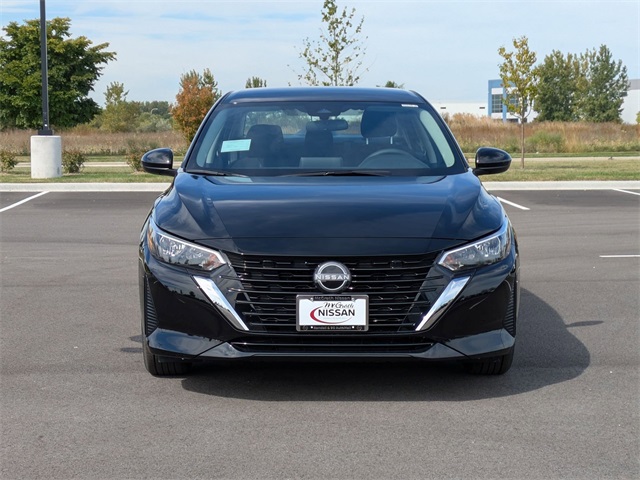 2025 Nissan Sentra SV Image 2 of 29