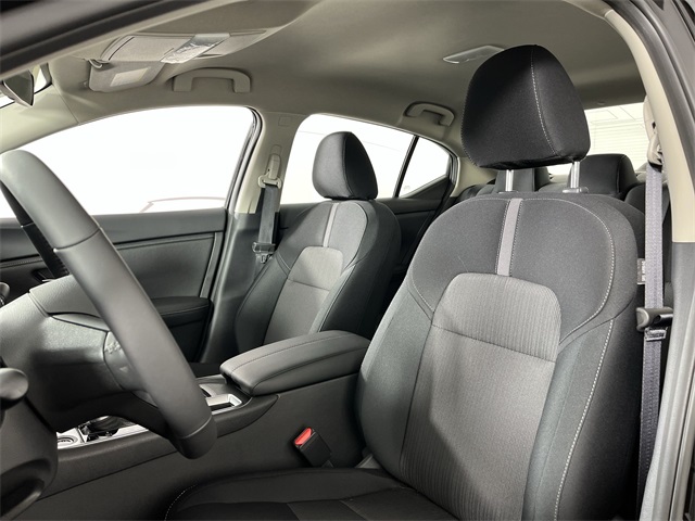 2025 Nissan Sentra SV Image 15 of 25