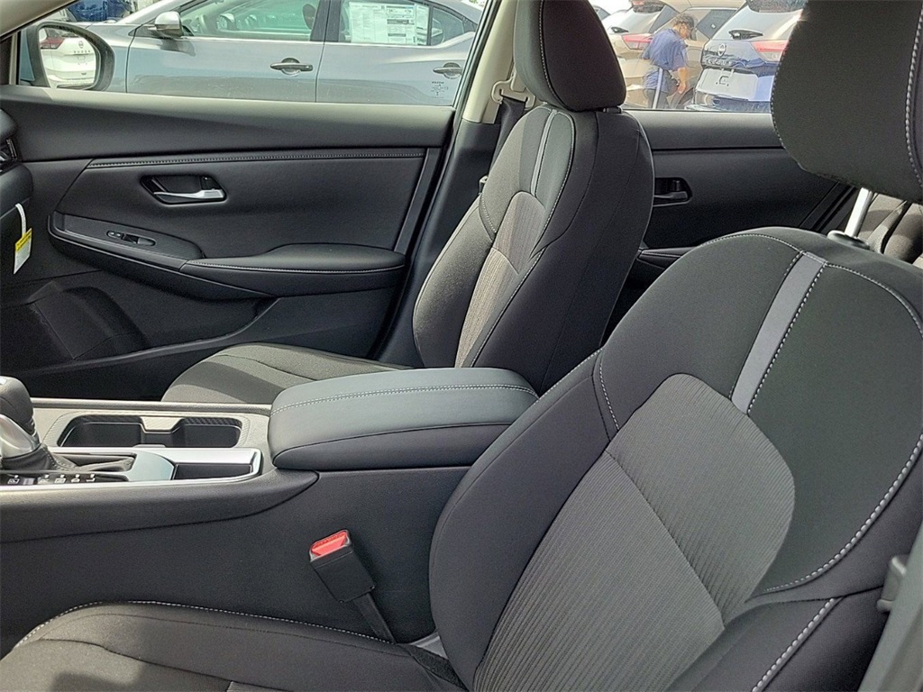 Vehicle image 5 of 10