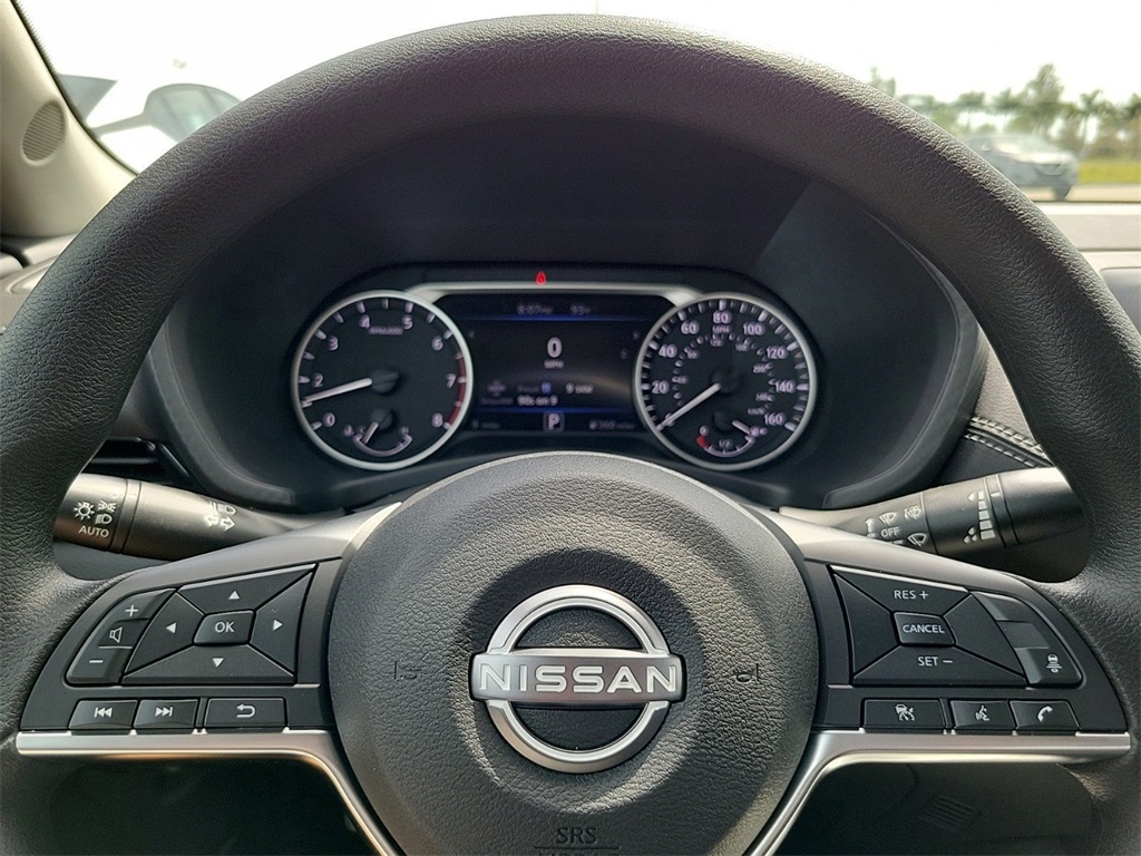 Vehicle image 8 of 10