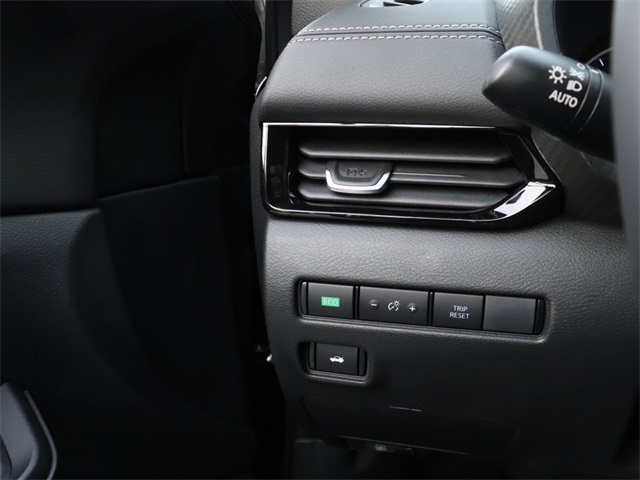 Vehicle image 21 of 23