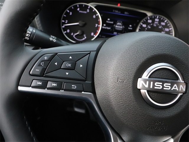 Vehicle image 17 of 23