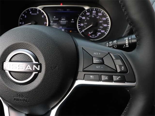 Vehicle image 18 of 23