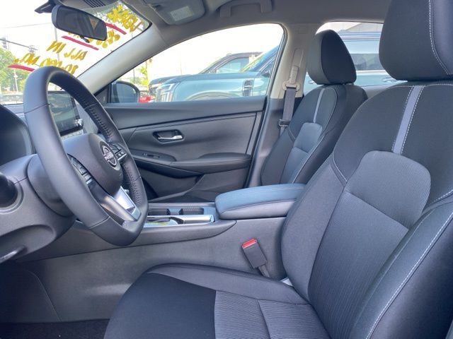 Vehicle image 10 of 23