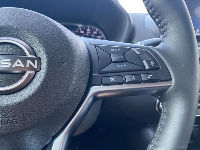 Vehicle image 20 of 23