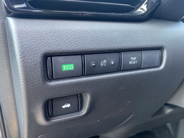 Vehicle image 19 of 23