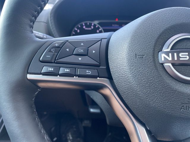 Vehicle image 21 of 23