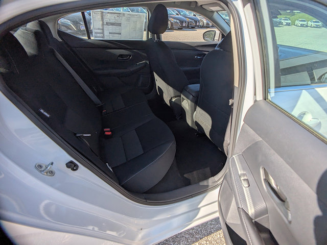 Vehicle image 10 of 27