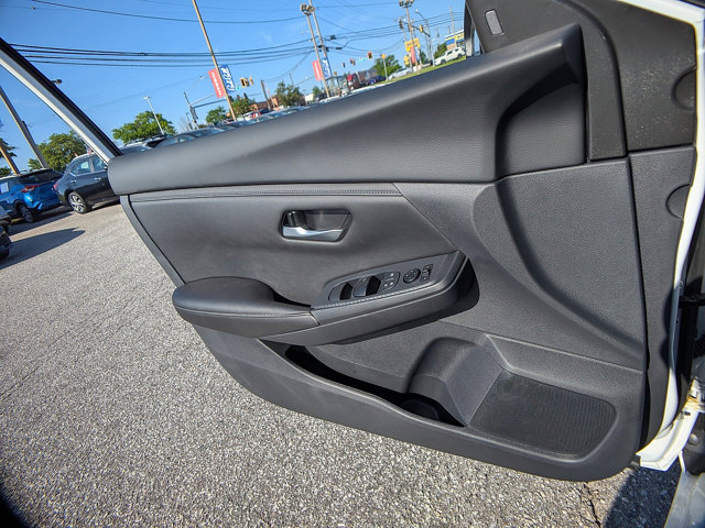 Vehicle image 21 of 27