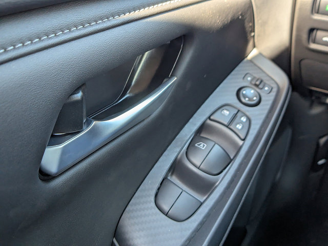 Vehicle image 25 of 27