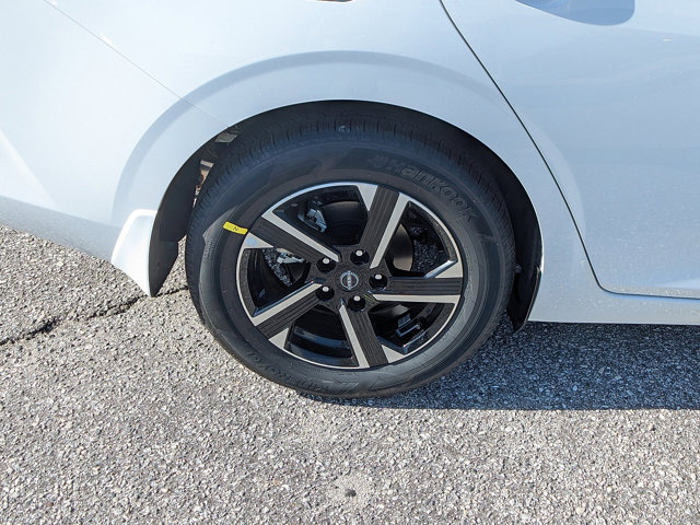 Vehicle image 8 of 27