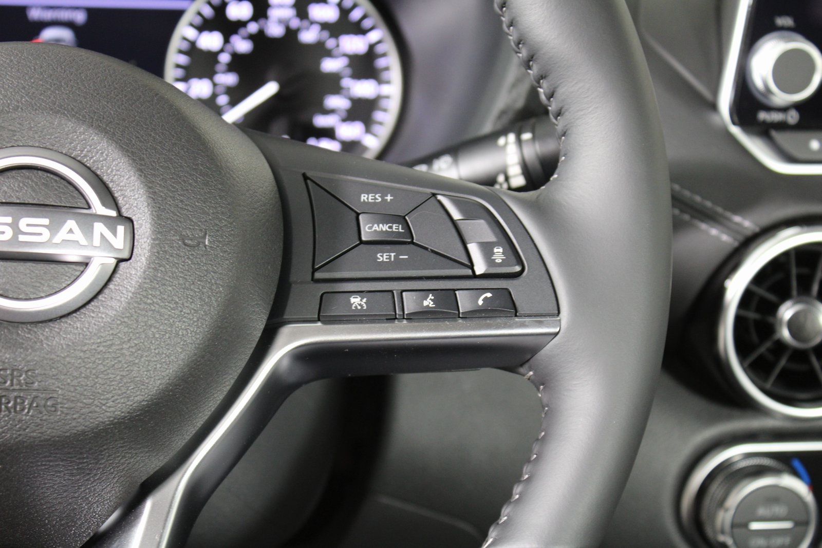Vehicle image 14 of 23