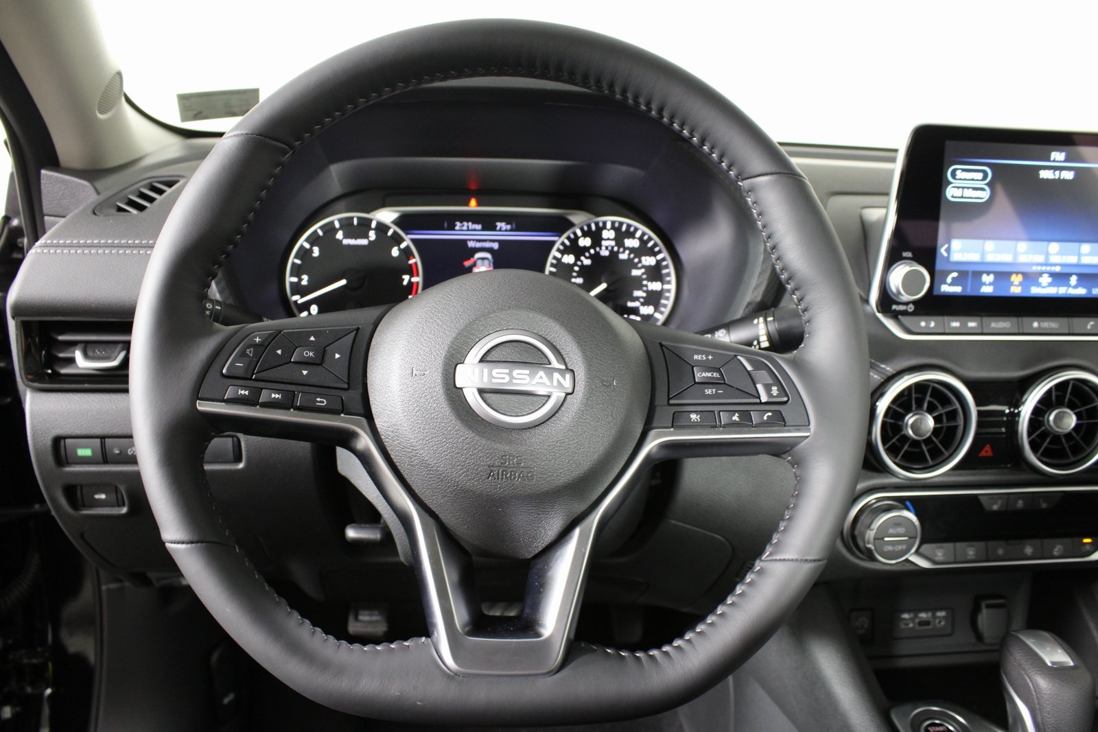 Vehicle image 11 of 23