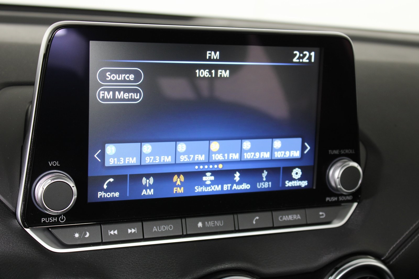 Vehicle image 16 of 23
