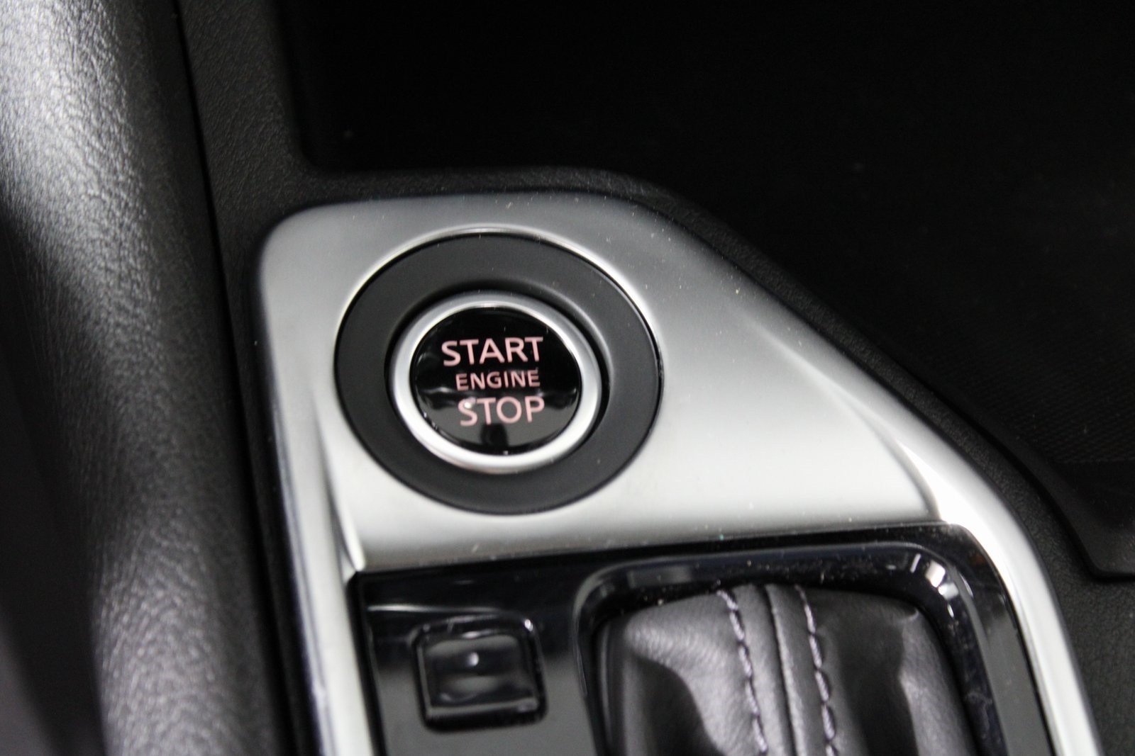 Vehicle image 21 of 23
