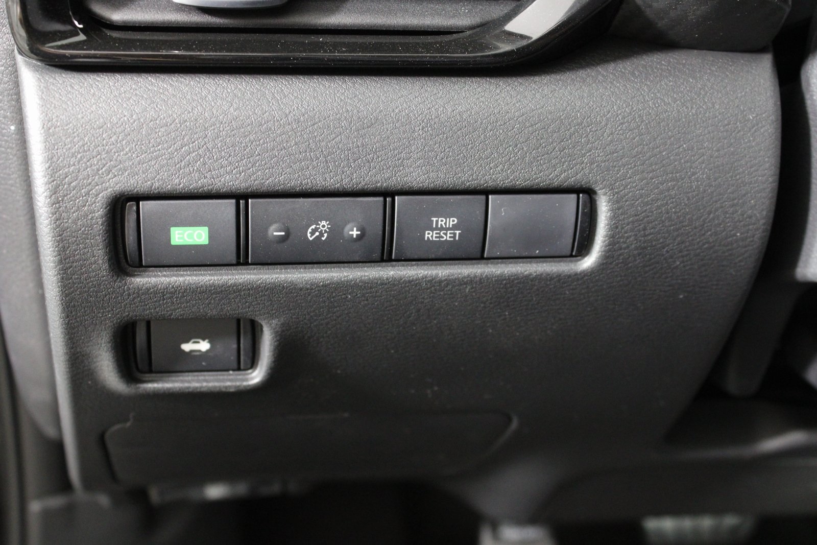 Vehicle image 19 of 23