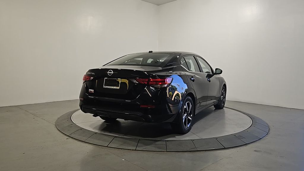 2025 Nissan Sentra SV Image 5 of 29