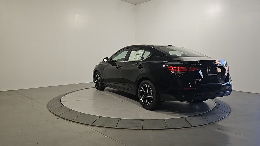 2025 Nissan Sentra SV Image 7 of 29