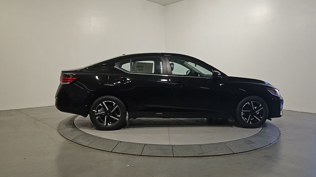 2025 Nissan Sentra SV Image 4 of 29