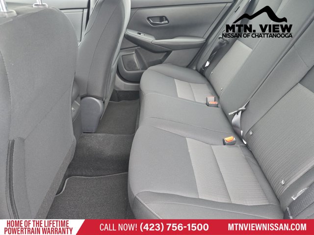 Vehicle image 11 of 18