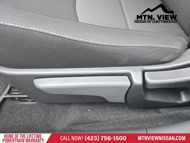 Vehicle image 9 of 18