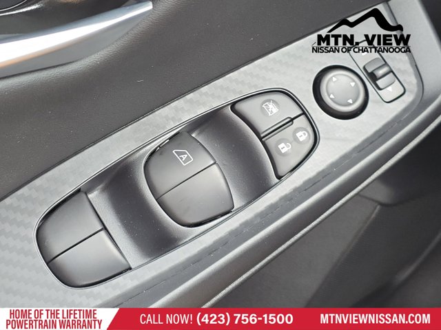 Vehicle image 12 of 18