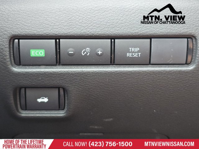 Vehicle image 13 of 18