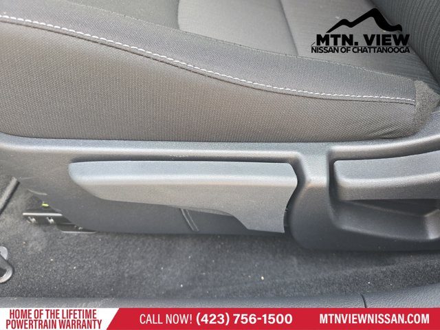 Vehicle image 9 of 18