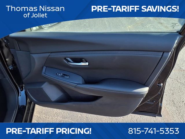 Vehicle image 23 of 25