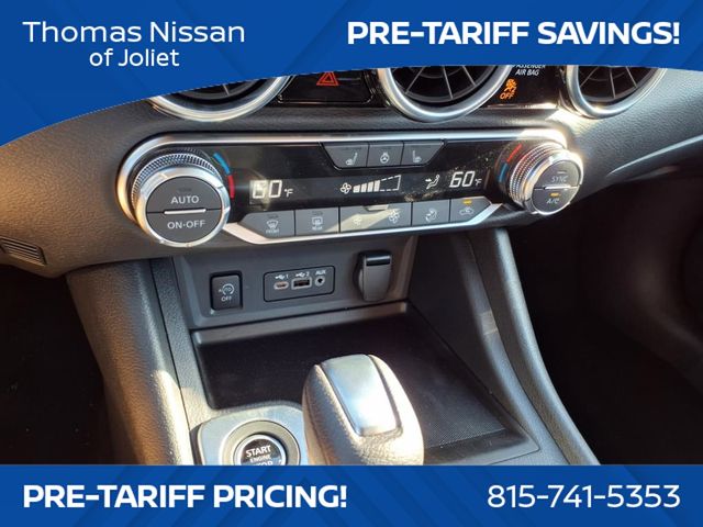 Vehicle image 18 of 25