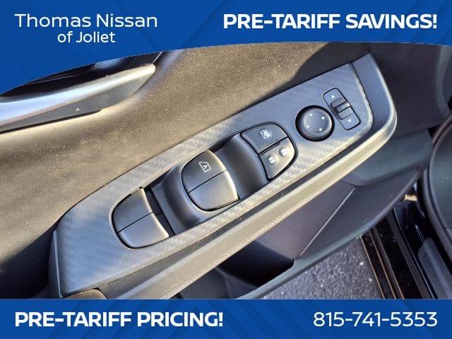 Vehicle image 17 of 25