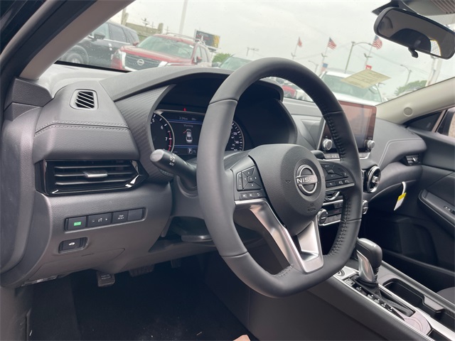 Vehicle image 14 of 24