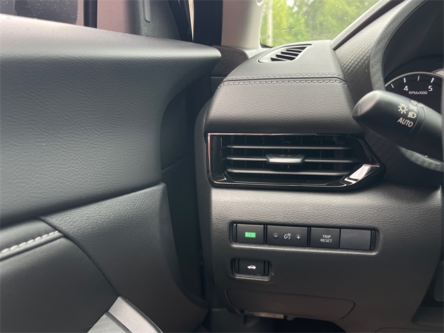 Vehicle image 20 of 24