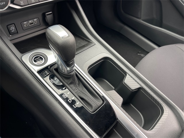 Vehicle image 18 of 24