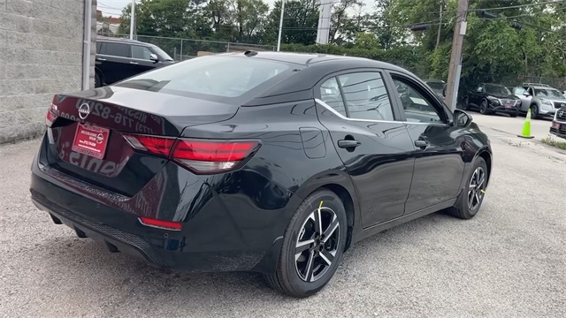Vehicle image 7 of 24