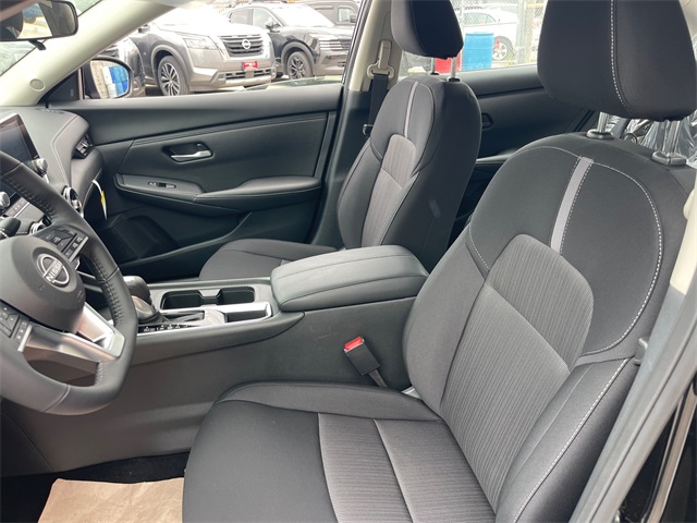 Vehicle image 13 of 24