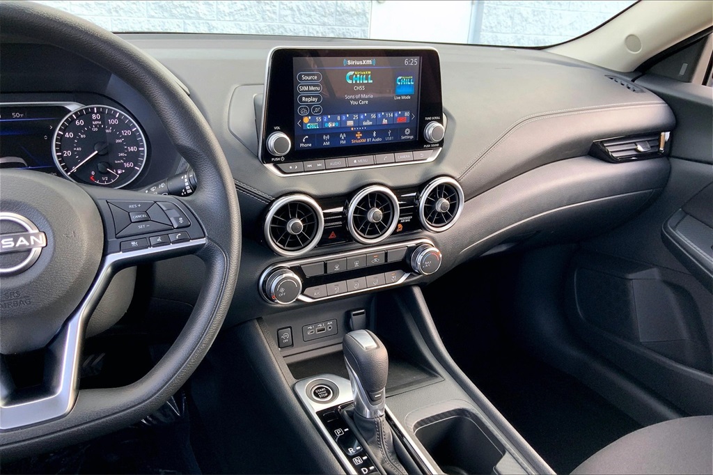 2025 Nissan Sentra SV Image 11 of 14