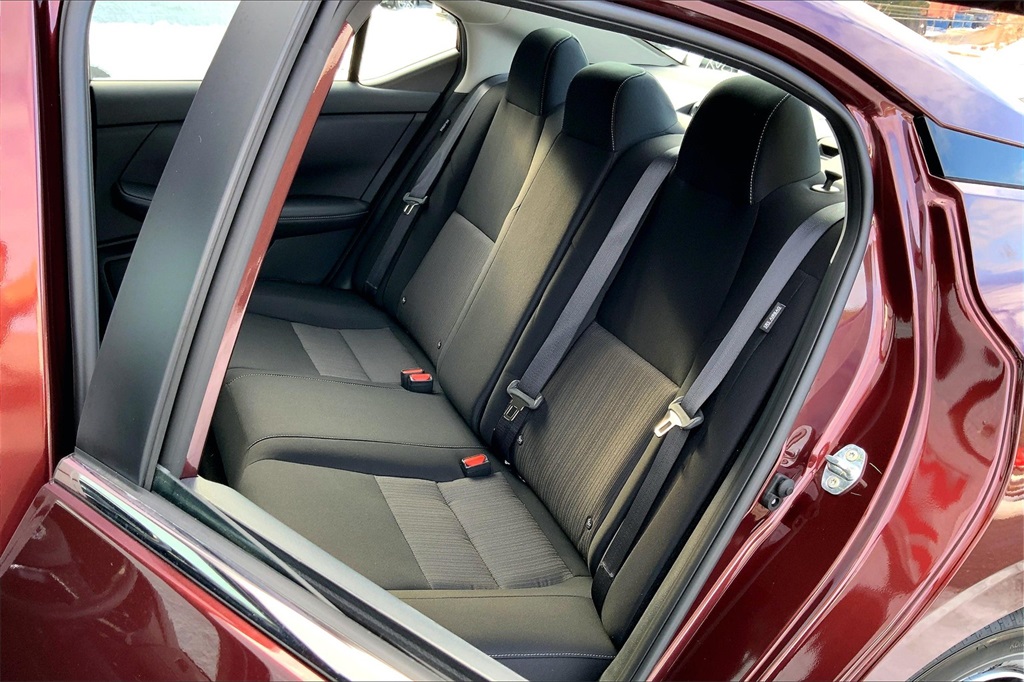 2025 Nissan Sentra SV Image 8 of 14