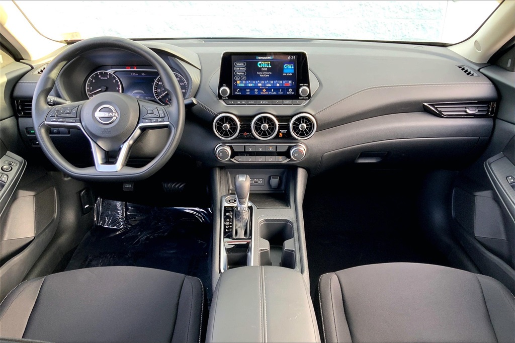 2025 Nissan Sentra SV Image 10 of 14
