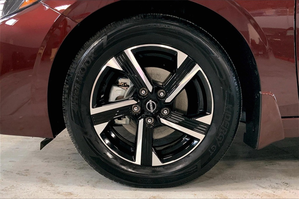 2025 Nissan Sentra SV Image 6 of 14