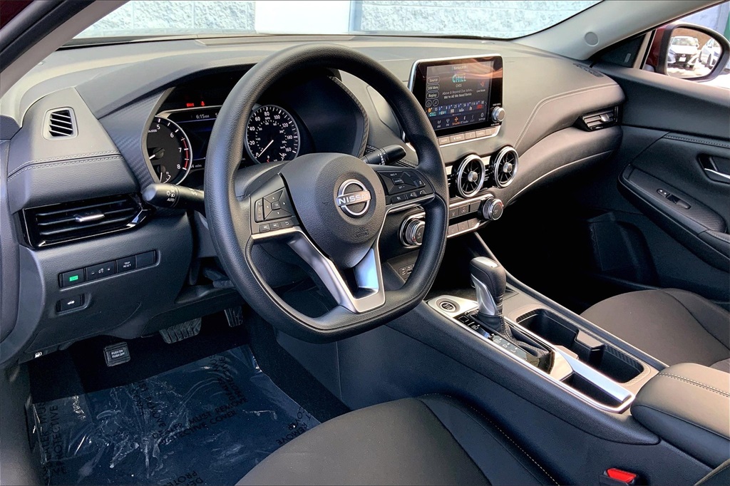 2025 Nissan Sentra SV Image 9 of 14