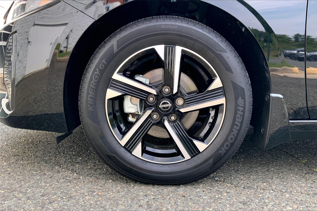 2025 Nissan Sentra SV Image 6 of 14