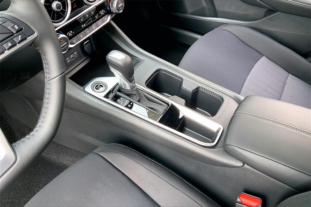 2025 Nissan Sentra SV Image 12 of 14