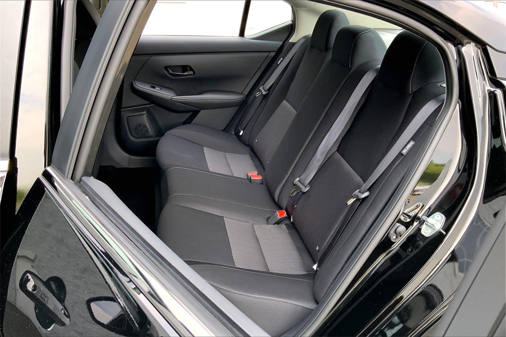 2025 Nissan Sentra SV Image 8 of 14