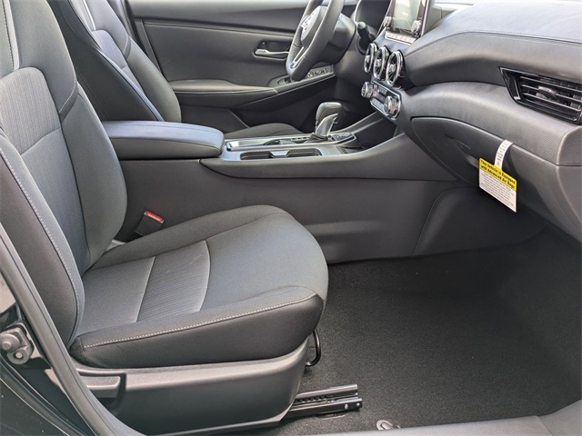 2025 Nissan Sentra SV Image 28 of 29