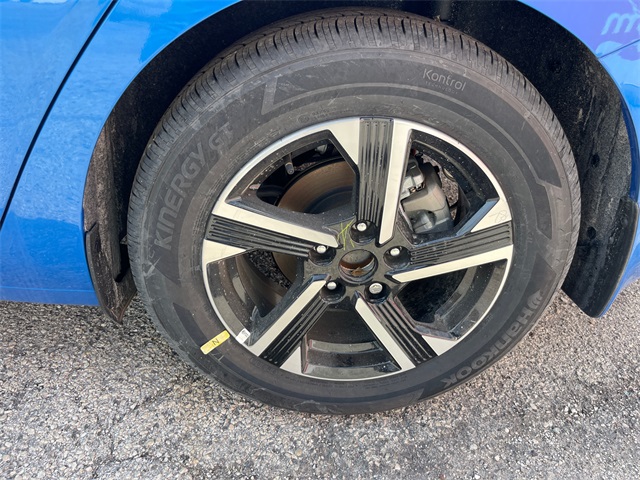 Vehicle image 17 of 22
