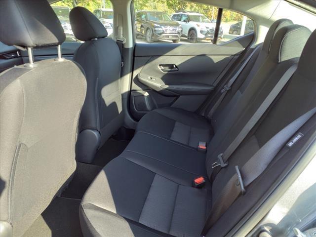 Vehicle image 7 of 14