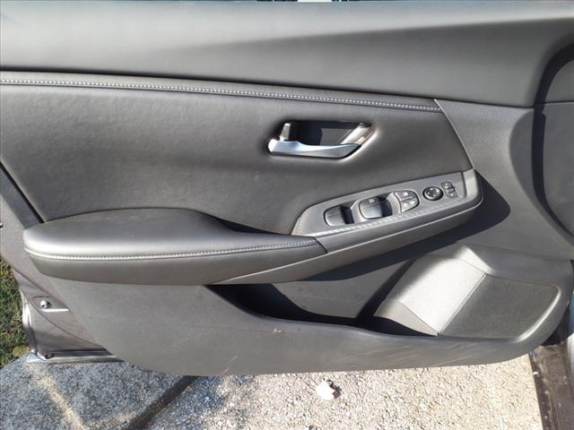 Vehicle image 6 of 14
