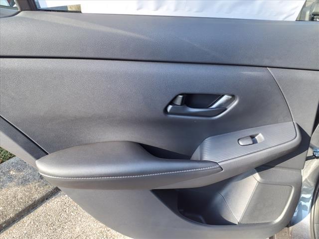 Vehicle image 8 of 14