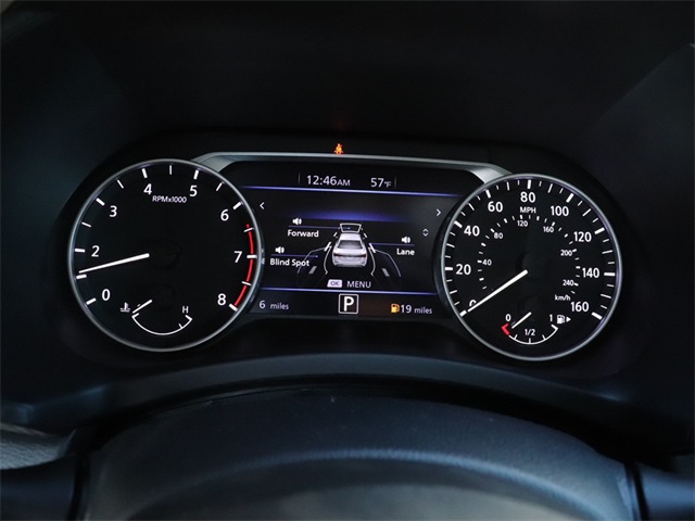 Vehicle image 18 of 24